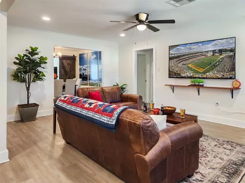 Living - 2800 Mckenzie Ave, Waco, TX 76708 photo 3 of 5