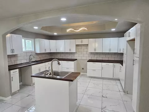 106 Country Club Dr, Marlin, TX 76661