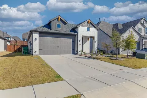 Exterior - 1526 Pemrose Way, Forney, TX 75126 photo 5 of 7