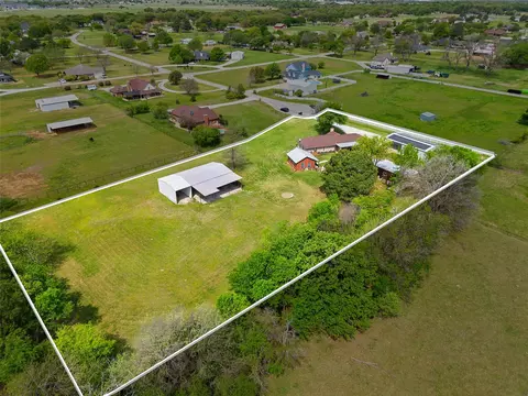 9898 Vail Eton Dr, Pilot Point, TX 76258