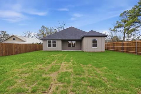 Exterior - 407 E Boyd Ave, Boyd, TX 76023 photo 3 of 6