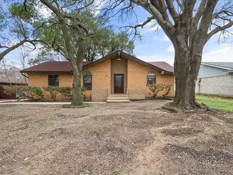 811 Green Pastures Dr, Cedar Hill, TX 75104