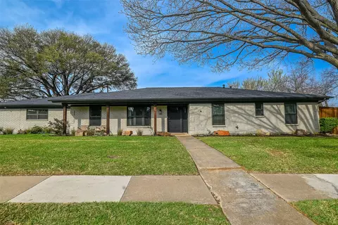 1701 Brown Trl, Hurst, TX 76054