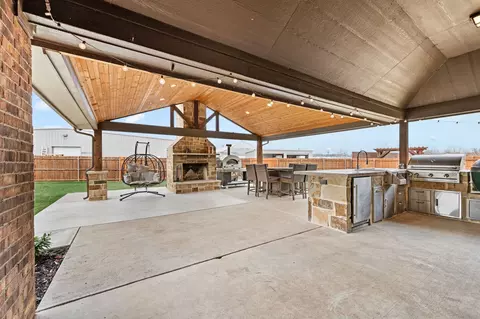 244 Ovaletta Dr, Justin, TX 76247