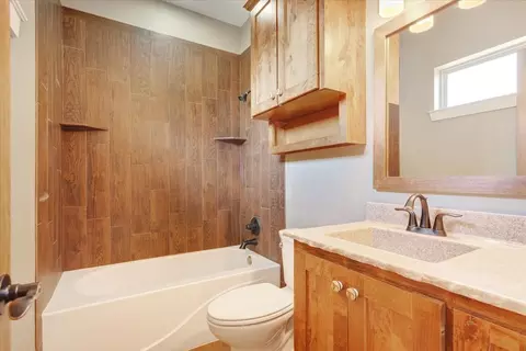 Bath - 516 Spring Town Rd, Van Alstyne, TX 75495 photo 3 of 3