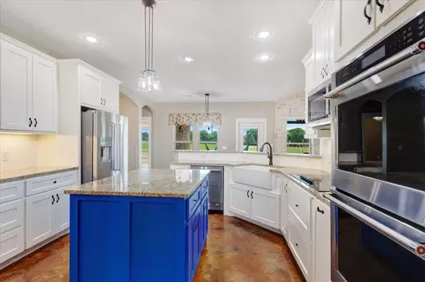 Kitchen - 516 Spring Town Rd, Van Alstyne, TX 75495 photo 1 of 4