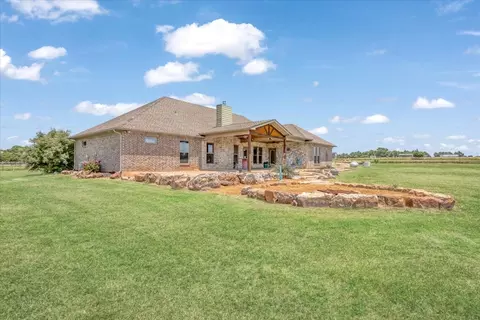 Exterior - 516 Spring Town Rd, Van Alstyne, TX 75495 photo 7 of 9