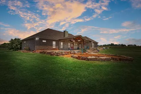 Exterior - 516 Spring Town Rd, Van Alstyne, TX 75495 photo 3 of 9