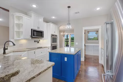 Kitchen - 516 Spring Town Rd, Van Alstyne, TX 75495 photo 4 of 4