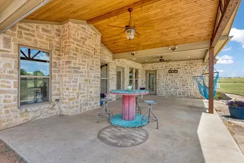 Exterior - 516 Spring Town Rd, Van Alstyne, TX 75495 photo 8 of 9