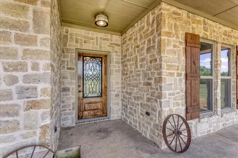Exterior - 516 Spring Town Rd, Van Alstyne, TX 75495 photo 6 of 9