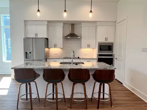 13325 Bee St #201, Farmers Branch, TX 75234