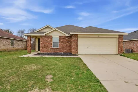 327 Deer Run Dr, Sanger, TX 76266