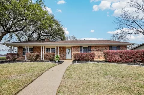 1015 Rocky Canyon Rd, Arlington, TX 76012