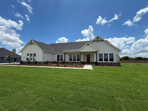 12213 Crystal Dr, Krum, TX 76249