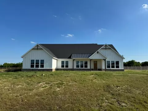 12213 Crystal Dr, Krum, TX 76249