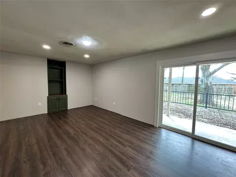 Living - 108 Beard Dr, Itasca, TX 76055 photo 5 of 6