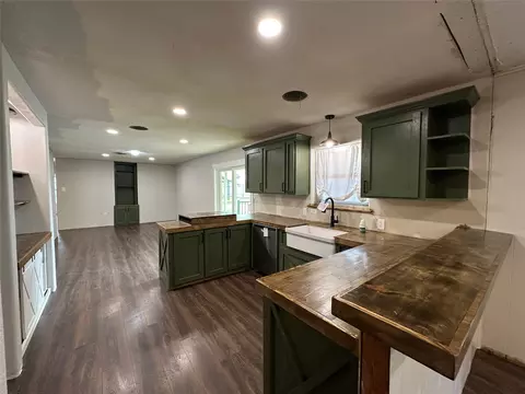 Kitchen - 108 Beard Dr, Itasca, TX 76055 photo 2 of 2