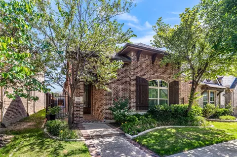 904 Enchanted Wood Dr, Arlington, TX 76005