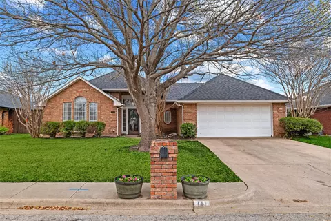 111 Driftwood Ln, Waxahachie, TX 75165