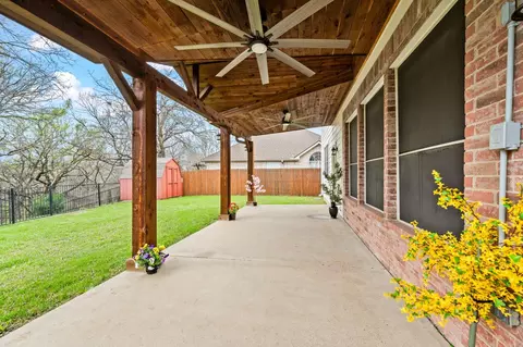 4008 Falcon Ridge Dr, Haltom City, TX 76137