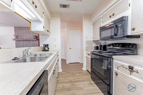 Kitchen - 7179 Lance Ln, Eustace, TX 75124 photo 2 of 2