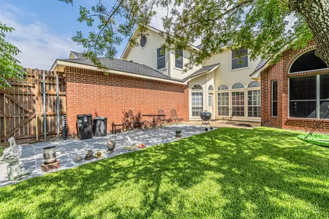 Exterior - 1018 Sumner Dr, Mesquite, TX 75149 photo 7 of 9
