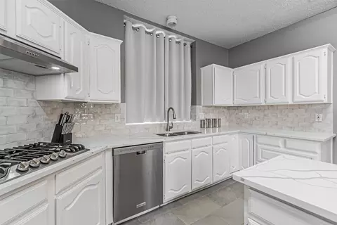 Kitchen - 1018 Sumner Dr, Mesquite, TX 75149 photo 4 of 4