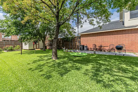 Exterior - 1018 Sumner Dr, Mesquite, TX 75149 photo 8 of 9