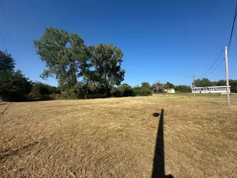 240 First St, Oak Ridge, TX 76240