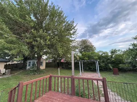 Exterior - 420 Robert Dr, Springtown, TX 76082 photo 6 of 10
