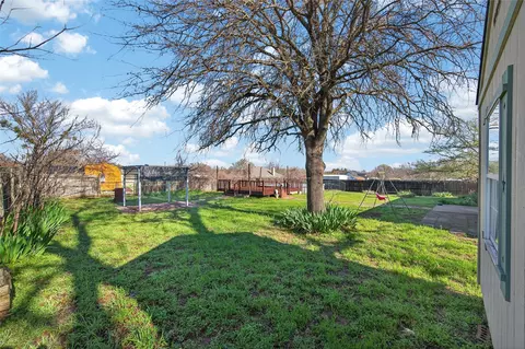 Exterior - 420 Robert Dr, Springtown, TX 76082 photo 5 of 10