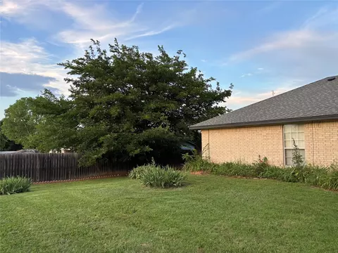 Exterior - 420 Robert Dr, Springtown, TX 76082 photo 4 of 10