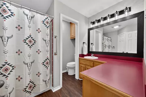 Bath - 420 Robert Dr, Springtown, TX 76082 photo 1 of 2