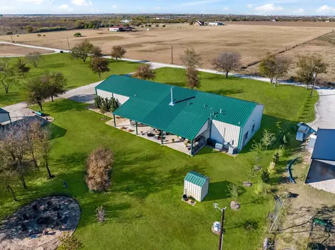 650 Scoggins Rd, Tioga, TX 76271