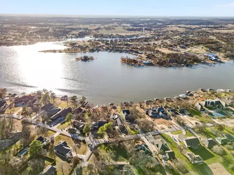 111 Longhorn Dr, Gainesville, TX 76240