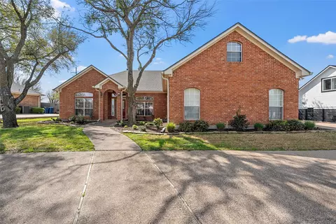 704 Fieldstone Dr, Hewitt, TX 76643
