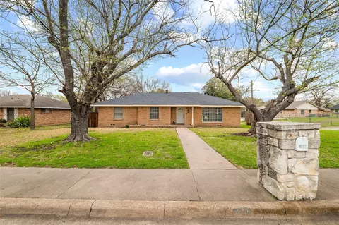 422 Brookview Dr, Desoto, TX 75115