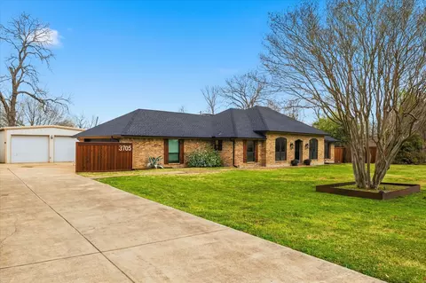 3705 Castle Dr, Rowlett, TX 75089