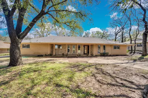 1105 Greenbriar Ln, Arlington, TX 76013