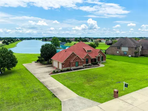 101 Island Way, Princeton, TX 75407