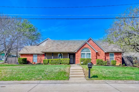106 S 3rd Ave, Mansfield, TX 76063