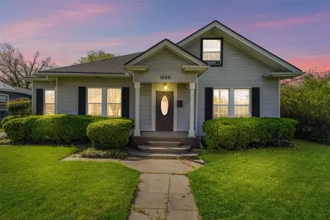 1609 Walworth St, Greenville, TX 75401