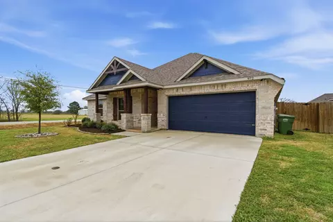 Exterior - 972 Sam St, Springtown, TX 76082 photo 2 of 6