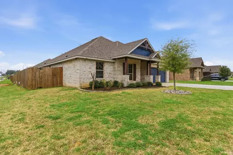 Exterior - 972 Sam St, Springtown, TX 76082 photo 3 of 6