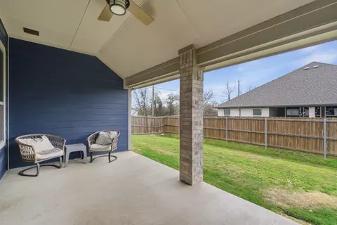Exterior - 972 Sam St, Springtown, TX 76082 photo 6 of 6