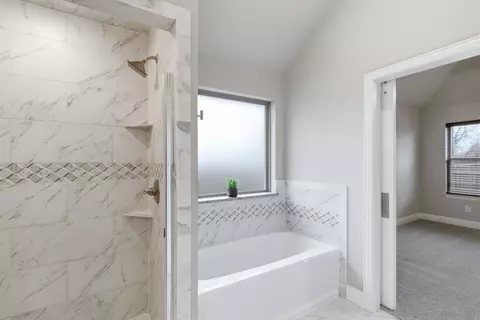 Bath - 972 Sam St, Springtown, TX 76082 photo 3 of 4