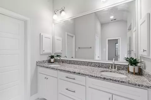 Bath - 972 Sam St, Springtown, TX 76082 photo 2 of 4