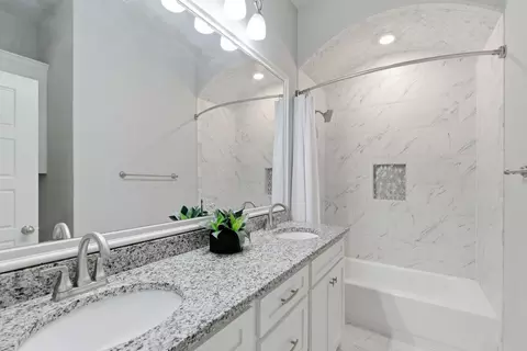 Bath - 972 Sam St, Springtown, TX 76082 photo 4 of 4
