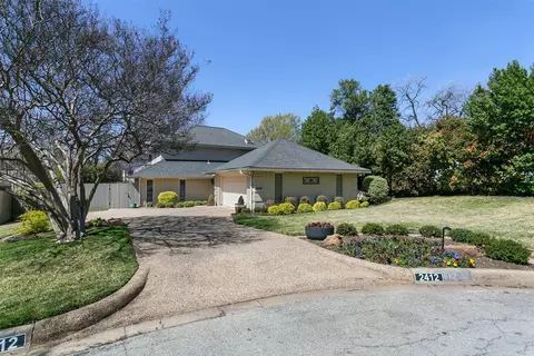 2412 Stanley Ave, Fort Worth, TX 76110